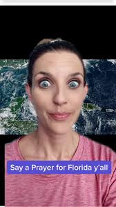 #greenscreen #hurricane #hurricaneian #floridalife #shouldistayorshouldigo  Thank you @New Account 🥰 for teaching me that I can move my pic around