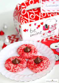 Hershey's birthday cake, strawberries n creme, & cookies n mint!! Strawberry Chocolate Kiss Cookies Living Locurto