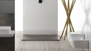 È raro trovare un bagno con termoarredo a bandiera, ma potrebbe essere un trucco per smorzare la lunghezza del bagno o per mimetizzare/nascondere i sanitari (si, a qualcuno non piace vedere i. Water E Bidet Sanitari Sospesi