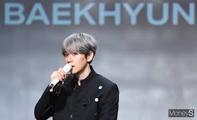 Exo also provides microphones of different colors for different members, representing their personality and even their personal color . Baekhyun Please Expect Color Only In Baekhyun Not Exo