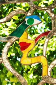 Fensterkunst Von Niki De Saint Phalle Aus Der Blauen Grotte In Den Herrenhauser Garten Hannover Http Www Farben Re Fenster Kunst Bunt Kunst Installationen
