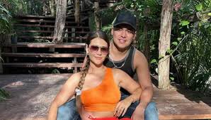 La viuda de Yeison Jiménez se quiebra en el último adiós al cantante; así  fue la desgarradora despedida