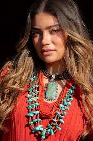 Give a heart for Native American beauty😍😍😍