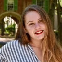 Liz Simmons's Instagram, Twitter & Facebook