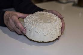 I plan on making this cake in august for my parents' 23rd wedding anniversary! This Man Found A 100 Year Old Wedding Cake While Cleaning His Garage