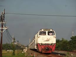 Kereta api dapat membawa banyak minyak dengan menggunakan beberapa gerbong tangki sekaligus. Bagian Bagian Dari Sebuah Lokomotif Diesel Dan Bagaimana Lokomotif Diesel Bekerja Yusron Sayoga