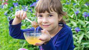 Für kleinkinder ab einem jahr besteht keine. Ab Wann Durfen Kinder Honig Essen Arztin Klart Auf