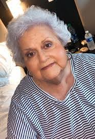 Lisa Hutto's Instagram, Twitter & Facebook