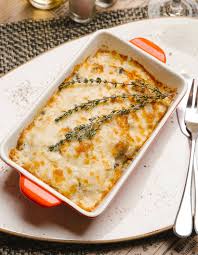 Gratin De Cardons A La Moelle Pour 4 Personnes Recettes Elle A Table Recette Gratin De Cardons Gratin Recettes De Cuisine