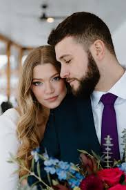 Nichole-Babiez-Photography-Ivy-house-saugatuck-michigan-winter-wedding-photos-bridal-couple-inspiration-elopement-snow-outdoor-greenhouse-591 