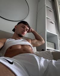 Explore Gaydeepthroat on Twitter for provocative BeeTalk connections