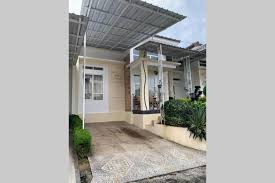 Check 'batu delima' translations into english. Villa Aida Syariah Batu View Gunung Arjuna Villa Batu