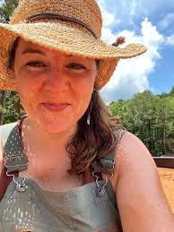 I'm not the only one struggling to get support ! Do you get paid for  working ? Yeah , I thought so . My cat rescue needs assistance ! I put the