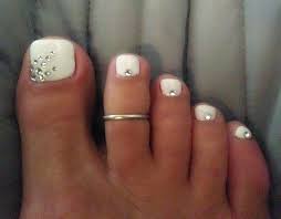 The peach color is used in this design of beach nail designs. 20 Adorable Toe Nail Designs For 2016 Pretty Designs Wedding Toe Nails Summer Toe Nails Simple Toe Nails