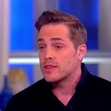 Jason Locey's Instagram, Twitter & Facebook