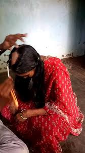 Ye story lagbhag 2 saal pehle ki hai jab main graduation ki final year me tha. Indian Haircut Stories 2019