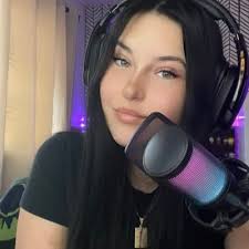 Christina Rhoades (@christina_janee)