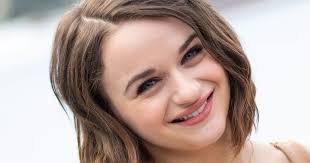 Die zielstrebige und ebenso kluge wie brave schülerin ve The Kissing Booth 2 Hat Sich Joey King In Diesen Hottie Vom Set Verliebt Bunte De
