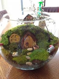100均でも大丈夫 かわいい自作テラリウムのヒント weboo ウィーブー おしゃれな大人のライフスタイルマガジン fairy garden designs fairy garden plants miniature fairy gardens