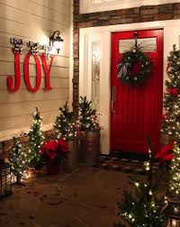 30 Stunning Outdoor Christmas Decorations To Make The Season Bright In 2020 Outdoor Christmas Christmas Porch Decor Outdoor Christmas Lights