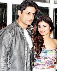 She is best known for her role of sati in the tv serial devon ke dev…mahadev and she became a household name with her portrayal of the role of krishna tulsi in the tv serial kyunki saas bhi kabhi bahu thi which was also her debut. Mouni Roy Wiki Age Height Family Boyfriend Biography More Wikibio