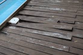 Terrasse Bois Sur Piscine Avec Mauvaise Fixation Par Clips