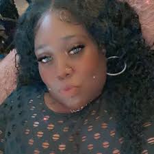 i'll diss a nigga & be right by him, that's why y'all needa mind y'all  business 😂