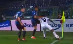 2 1 kessié började i klubbens primaveralag, där han spelade sju matcher. Kessie La Sua Lotta Sulla Bandierina A Bergamo Ha Esaltato I Tifosi Video