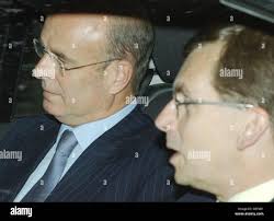 JOHN SCARLETT AND SIR DAVID OMAND ARRIVE AT THE HUTTON ENQUIRY.26/8/03  PILSTON Stock Photo