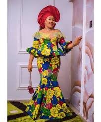 La marque produit des tenues pour femmes, hommes et enfants. 900 Idees De Model En 2021 Tenue Africaine Mode Africaine Robe Africaine