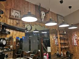 Depuis 2013, notre équipe de coiffeurs est à votre écoute et saura vous conseiller sur la coupe, la coiffure ou la couleur qui s'accordera au mieux avec votre visage et votre personnalité. Coiffeur Visagiste A Grenoble Escales Thierry