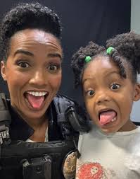 Mekia Cox with her beautiful daughters! ❤️