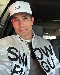 I'M ASKING FOR THE LAST TIME, SHOULD I STILL STAY IN THE SHOW