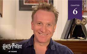 Daniel Radcliffe lit Harry Potter pour la campagne Harry Potter à la maison