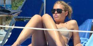 Once again i've got to admit i had no idea this woman existed until these pictures of her were assigned to me. Lazio Roma Derby Delle Wags Ilary Blasi Vs Federica Nargi Ma Non Solo Foto