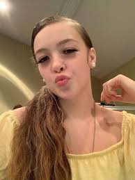 Self-proclaimed genius with quirky personality