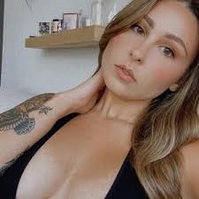 Jessica Skipper (@notyouraverageortypical)