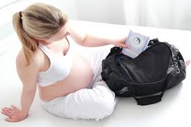 Ob es tatsächlich losgeht oder sich um übungswehen handelt, verrät ein test in der badewanne: Kliniktasche Was Zur Geburt Mit Ins Krankenhaus Nehmen