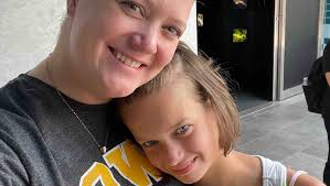 Fundraiser for Josee Nicklin by Abby Nicklin : Magical Madi's visit to the  ICU.