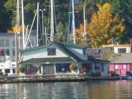 Seattle houseboats and seattle floating homes for sale are the ultimate in seattle living and we are the seattle houseboats experts ℠.houseboats offer a unique form of seattle waterfront living like none other. Sleepless In Seattle House Boat Picture Of Ride The Ducks Of Seattle Tripadvisor