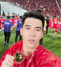 Tiến Linh nhận nhầm huy chương... á quân