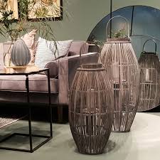 Laterne Aleta Von Broste Copenhagen Windlicht Aus Bambusholz In Grau Wohnzimmer Terrasse Schones Wohnen Tujuh Dekor Schoner Wohnen Windlicht