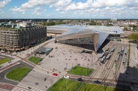 Rotterdam centraal is the largest railway station of rotterdam city and was built in 2014 by rotterdam did not have a central railway station before world war ii. Rotterdam Centraal Station When Architecture Unites The Territory Idealwork Concrete Finishes For Internal And External Use