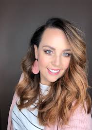 Hello to Spring and all the pink blushes and lippies 🌷🌷🌷 Highlight:  Amber and Wheat Contour: Stone Blush: Pink Grapefruit Lips: Ruby Eyes:  Mama, Bubba, Coco and so much cayman bronzer cause 🙌🏻🙌🏻🙌🏻