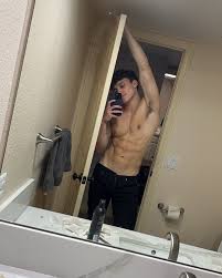 Men I want to 🔞 — which top only or straight pornstar would you...