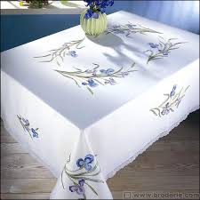 Les Iris La Maison Du Canevas Et De La Broderie La Maison Du Canevas Idees De Broderie Modele De Broderie