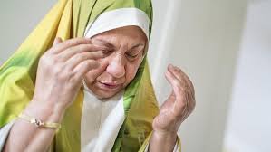 Doa lailatul qadar hanya dibaca di malam hari, ketika seorang muslim memiliki dugaan kuat bahwa malam itu adalah lailatul qadar. Keajaiban Doa Ibu Di Malam Lailatul Qadar
