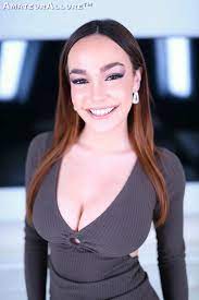 Rissa May Makes Debut at Amateur Allure