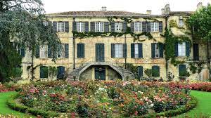 De 1850 à 1925, dans le tumulte des passions et des guerres, trois générations de femmes vont avoir la lourde charge de. Le Chateau D Estoublon Les Gens De Mogador