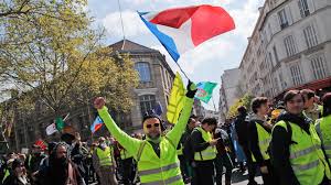 Frankreich ist das flächenmäßig größte land in westeuropa. Protestbewegung Wird Ein Jahr Wie Die Gelbwesten Frankreich Verandert Haben Zdfheute